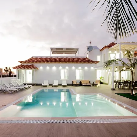 Royal New Private Amazing Pool! * Адехе