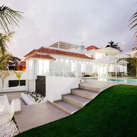 Royal New Private Amazing Pool! * Адехе