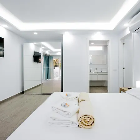 Semesterbostad Royal New Private Amazing Pool!