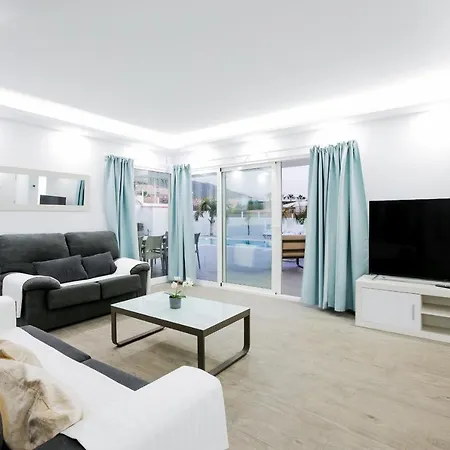 Semesterbostad Royal New Private Amazing Pool! *